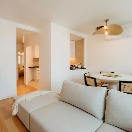Mary Pink - No Rc C - Amazing Two-bedroom Lisbon