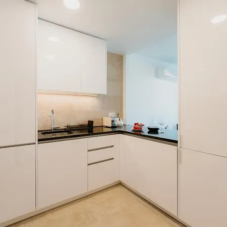 Mary Pink - No Rc C - Amazing Two-bedroom Apartment